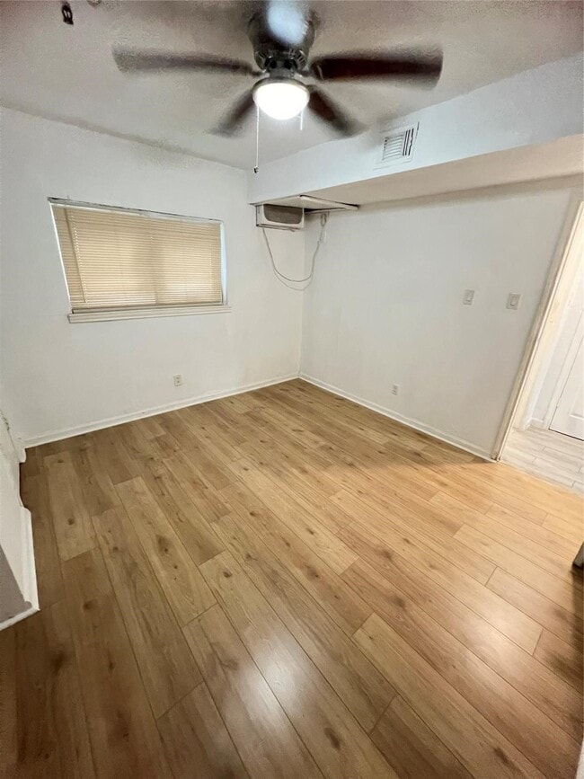 Foto del edificio - 5911 Grace Ln
