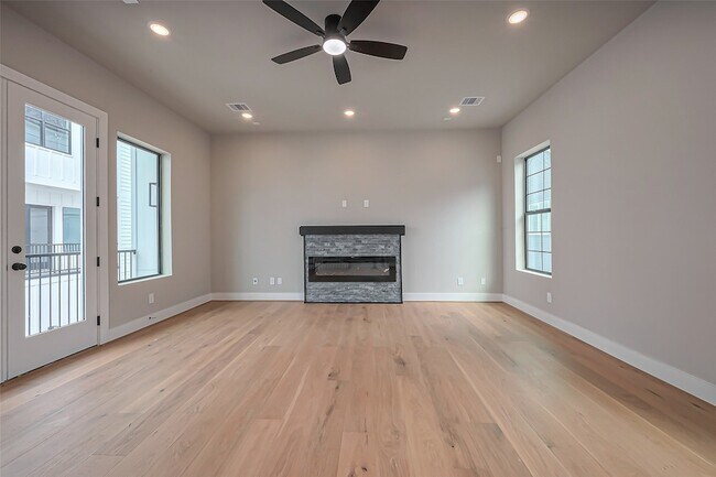 Foto del edificio - 1222 W 24th St