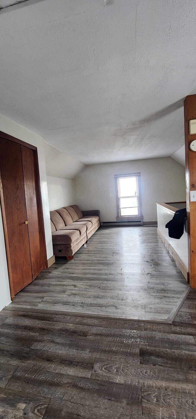 W15257 Church Ln Unit 2 Upper, Tigerton, WI 54486 Apartments in