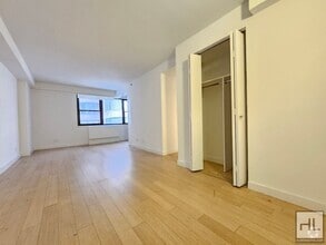 Building Photo - Junior 1-Bedroom in Murray Hill | 8th Floo...