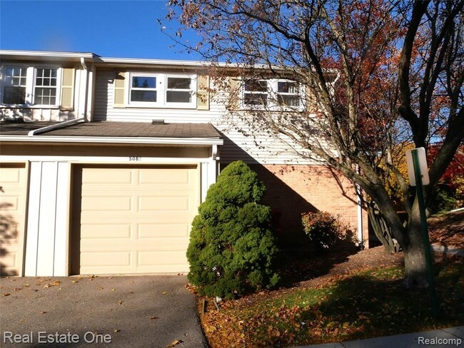 Foto del edificio - 5082 Buckingham Pl Dr