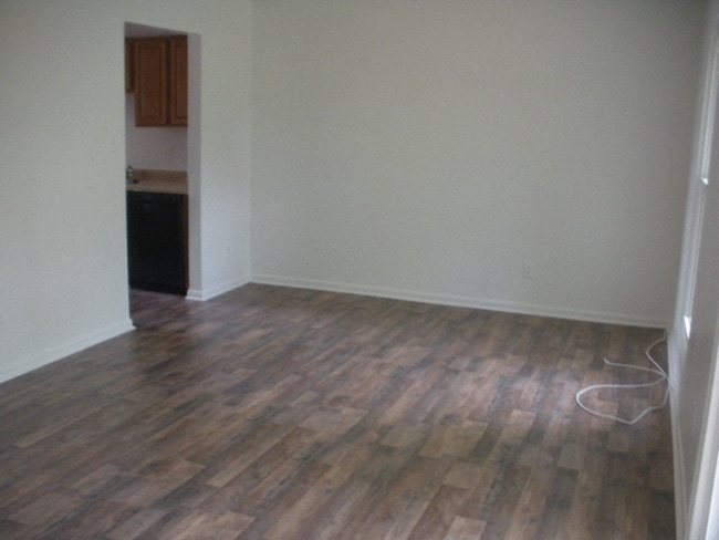 Foto del edificio - 79 Chestnut Dr