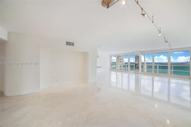 Building Photo - 2100 S Ocean Ln