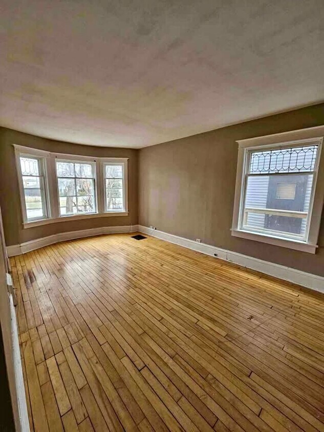 Photo du bâtiment - 428-428 Lansdowne Ave