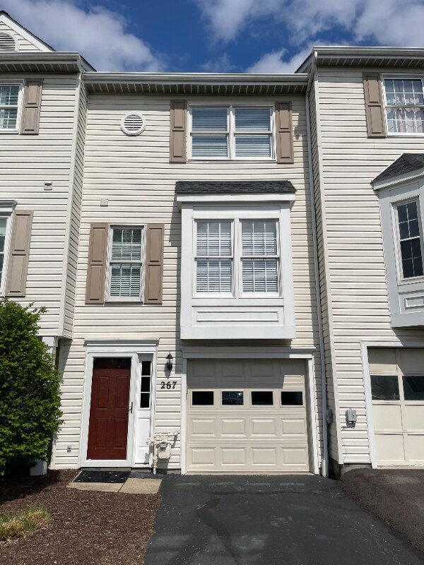 267 Cordial Dr, Bridgeville, PA 15017 Townhome Rentals in Bridgeville