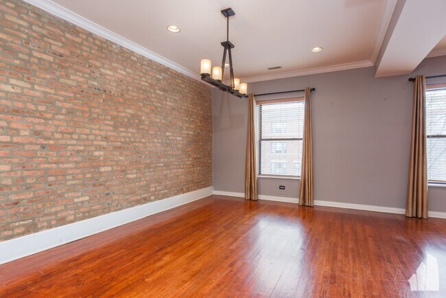 Foto del edificio - 4353 S Indiana Ave