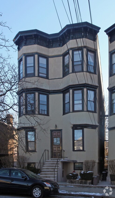 Building Photo - 29 S High St