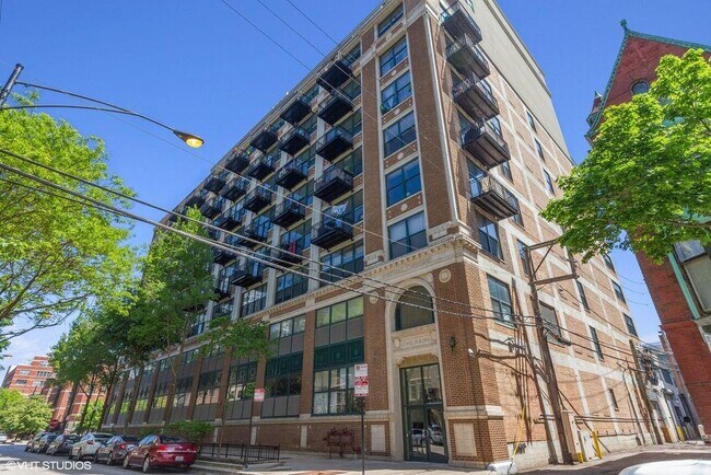 Building Photo - 221 E Cullerton St
