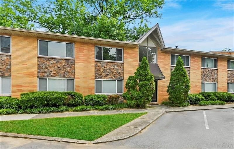 Primary Photo - 115 Biscayne Dr NW