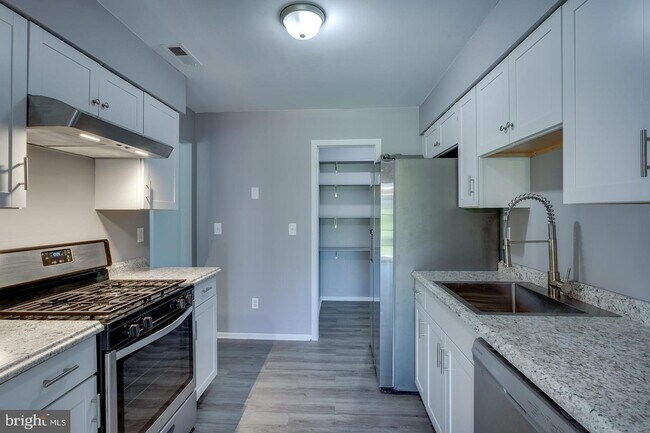 Building Photo - 32 Caraway Ct
