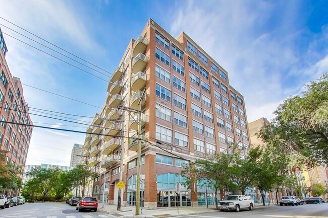 Building Photo - 933 W Van Buren St