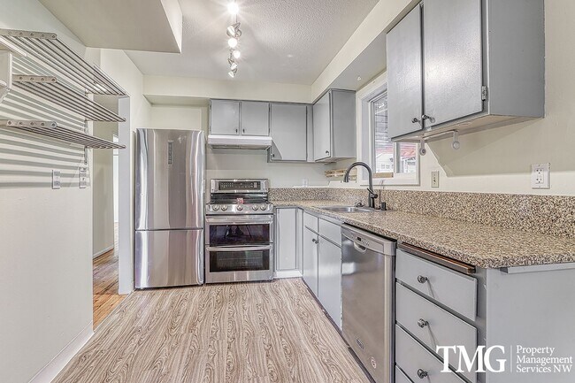 Foto del edificio - Cozy 3 bedroom 2 bath home in NE Portland