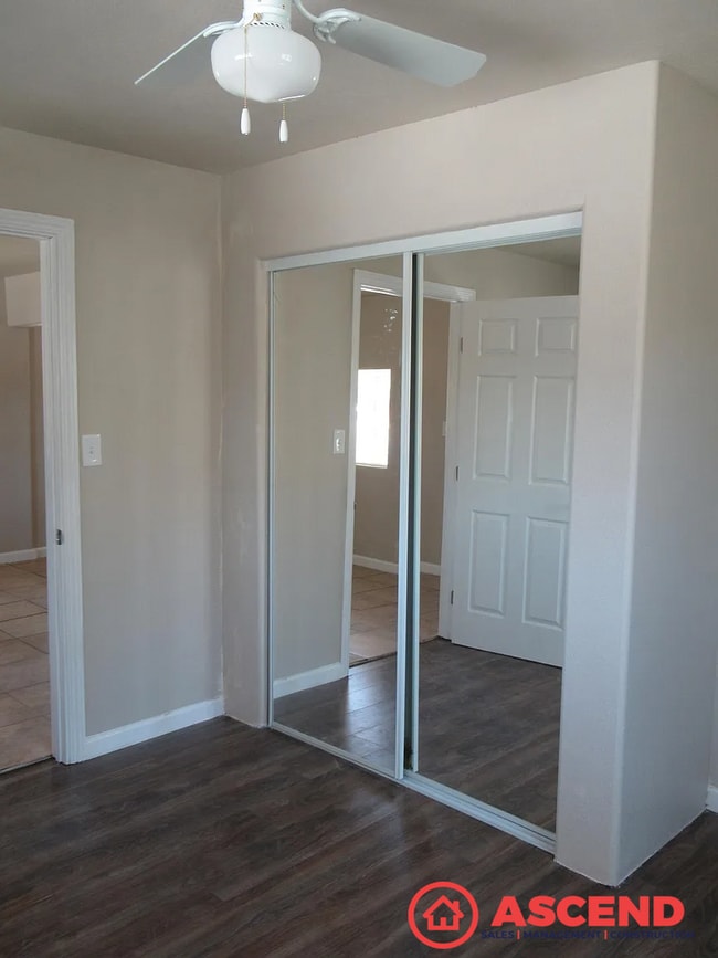 Building Photo - Cozy 1BR/1BA in Bakersfield – 624 Sq Ft, Washer/Dryer Hookups, Small Pets Welcome!