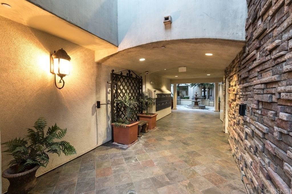 15206 Burbank Blvd Unit 205, Los Angeles, CA 91411 Condo for Rent in