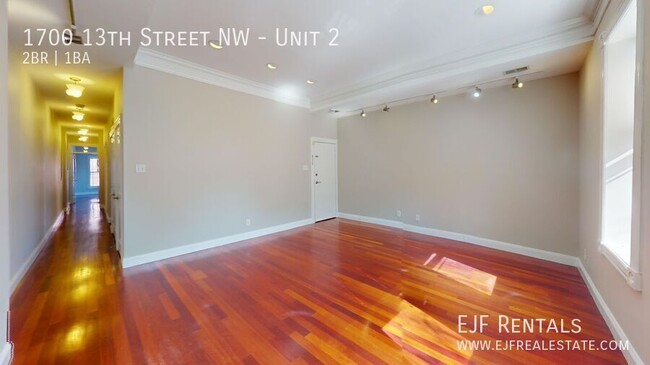 Foto del edificio - Logan Circle Two Bedroom/One Bathroom In D...