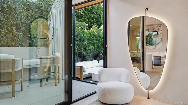 Foto del edificio - 8840 Ashcroft Ave