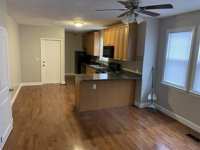 Foto del edificio - 15-17-17 Lorna Rd