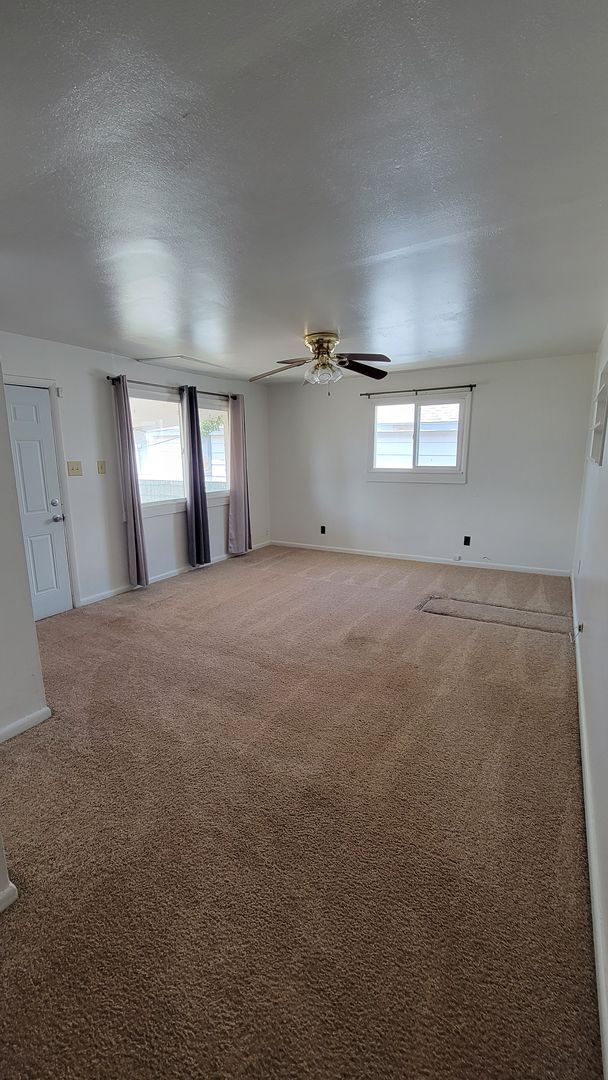 Foto del edificio - Charming 3-Bedroom Home Just 12 Blocks from CMU!