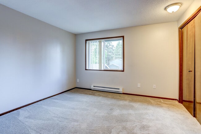 Building Photo - We have the 2 bed/1.5 bath you’ve been wai...