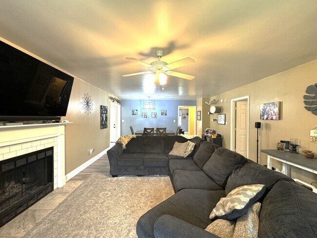 Building Photo - 4 Bedrooms/2 Bath Ranch Home!