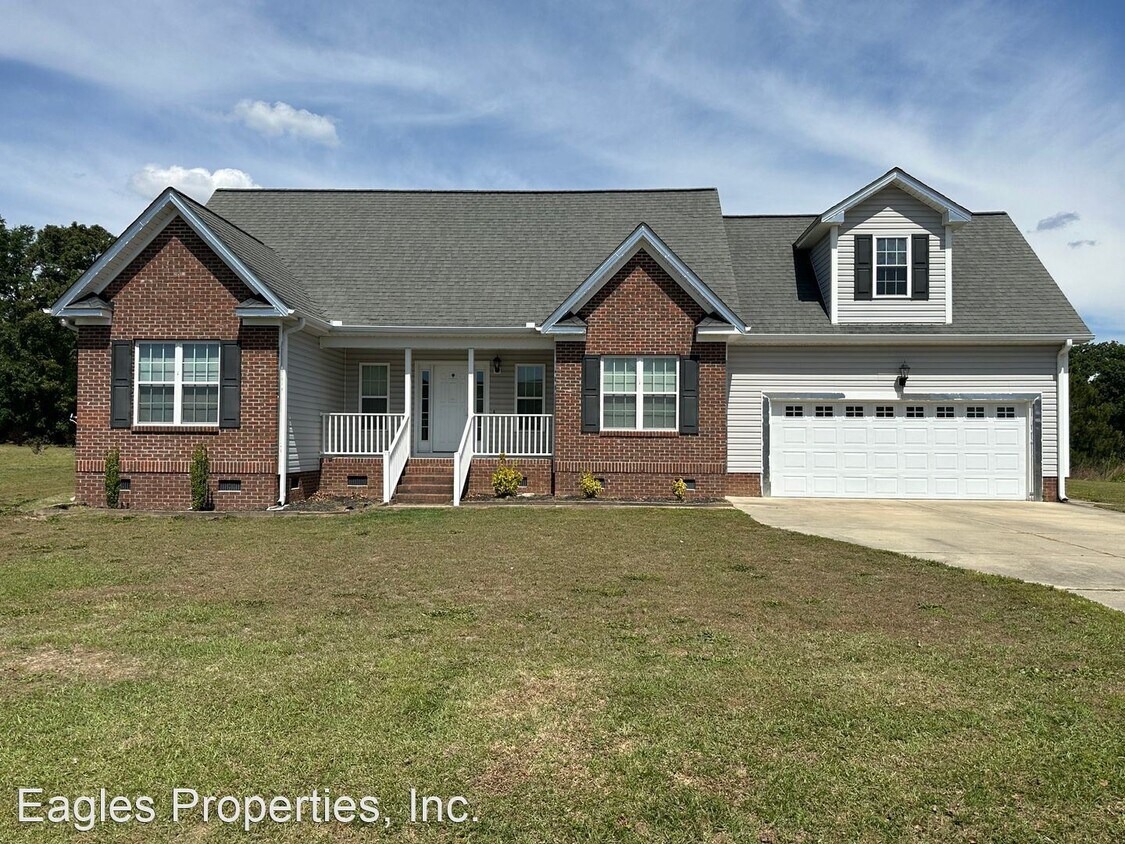 3 br, 2 bath House 403 Grace's Farm Rd House Rental in La Grange