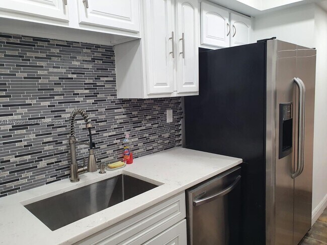 Foto del edificio - 3551 NW 95th Terrace