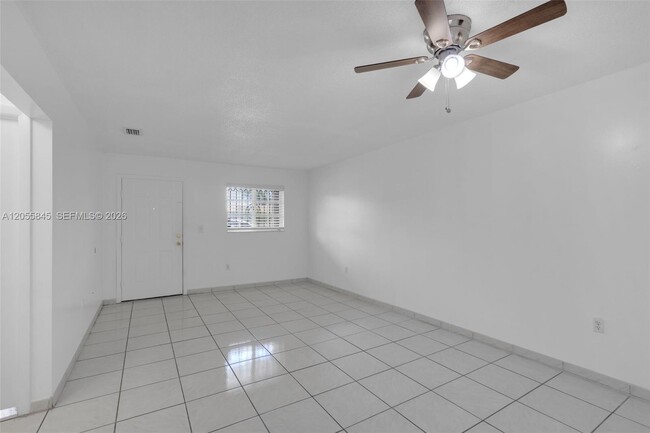 Foto del edificio - 8851 NW 119th St