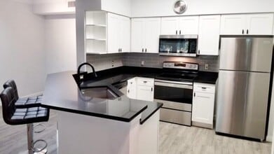 Building Photo - 9857 Baywinds Blvd