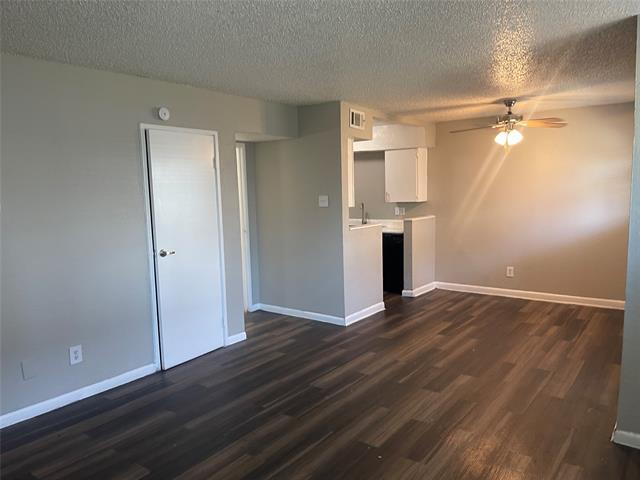 Foto del edificio - 3300 Edgewood Dr