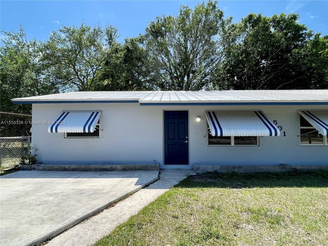 Primary Photo - 501 Azalea Ave