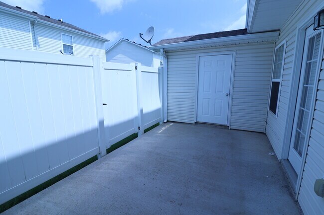 Foto del edificio - Updated Townhome with 3 Bedrooms