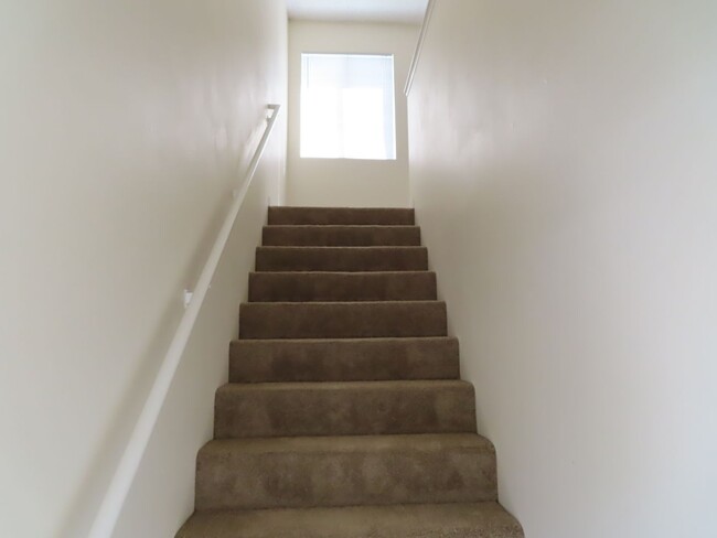 Building Photo - Two Bedroom Condo in UTC