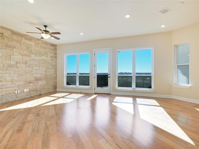 Foto del edificio - 6533 E Hill Dr