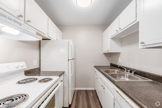 2BR, 1BA - 850SF - Kitchen - 15312 Maple Park