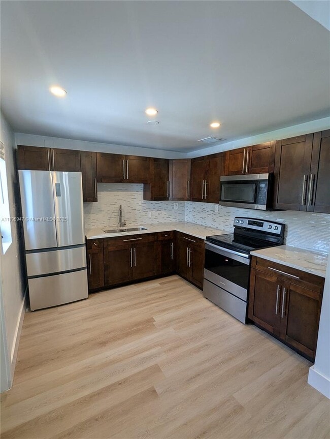 Foto del edificio - 14321 Boggs Dr