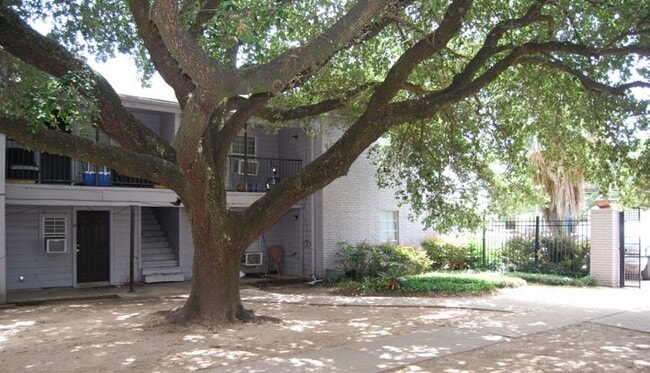 Building Photo - 6225 Tierwester St