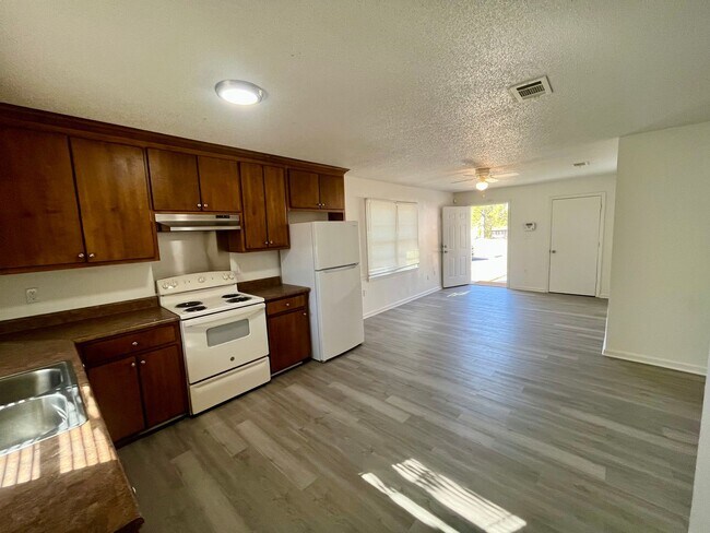 Foto del edificio - 2409 University Dr