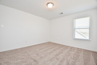 Building Photo - 8106 Royal Palm Ct