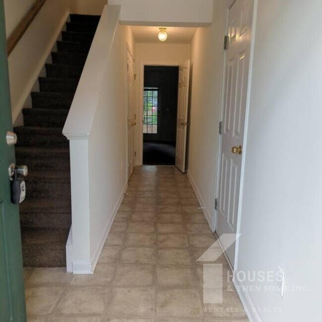 Foto del edificio - 304 Canewood Pl