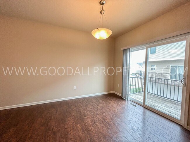 Foto del edificio - RENT SPECIAL!!! 3 Bedroom 2.5 Bathroom Townhome in West Des Moines Waukee School District