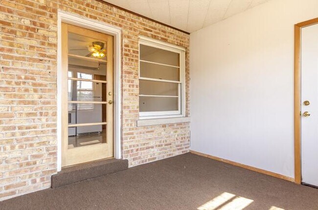 Enclosed porch/sunroom - 4158 N Meade Ave