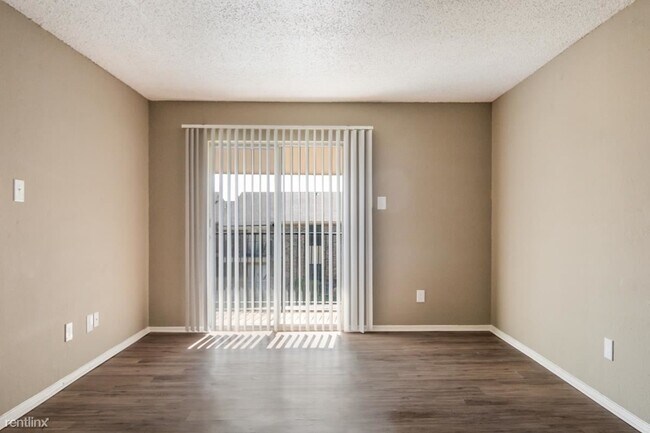 Foto del edificio - 1 br, 1 bath Condo - 7924 Emerald Crest Dr...