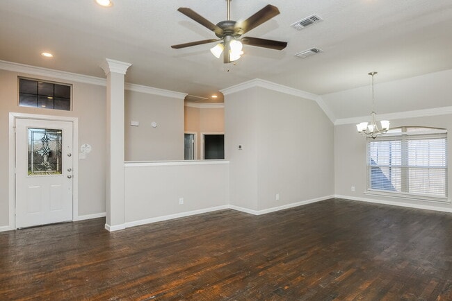 Building Photo - 5900 Ravenya St