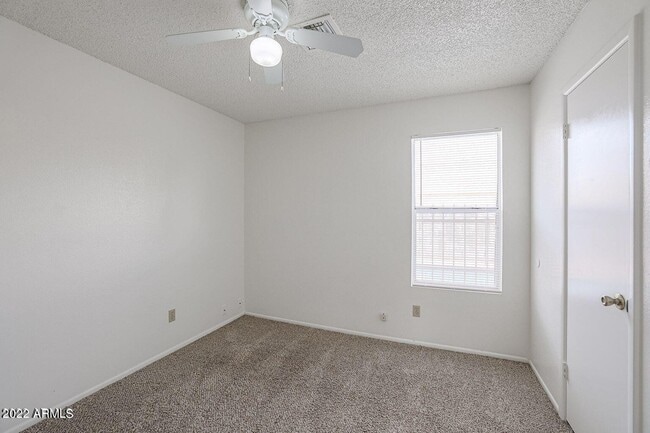 Foto del edificio - 7320 W Krall St