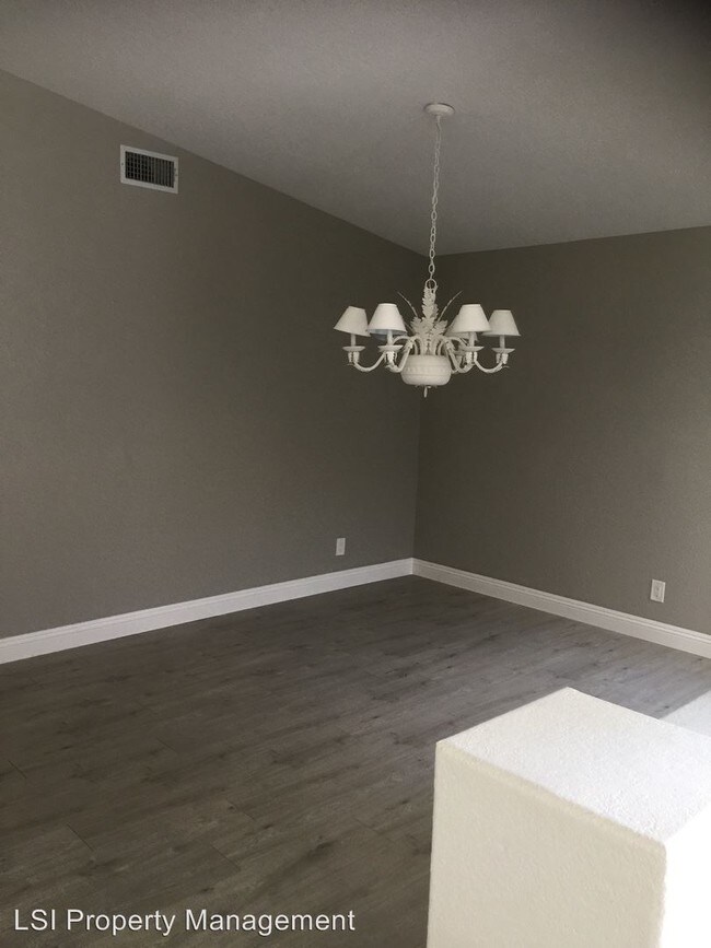 Building Photo - 4 br, 2.5 bath House - 2100 SNOWBIRD COURT