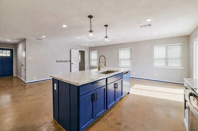 Building Photo - 2006 Robert E Lee Dr