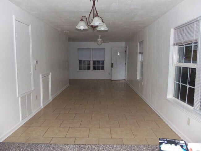 Foto del edificio - 3 Bedrooms 2.5 Baths Townhome Available Now