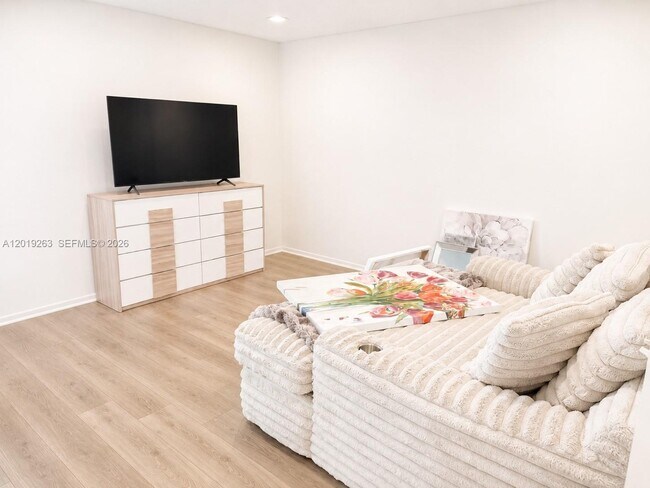 Foto del edificio - 11461 Lakeview Dr