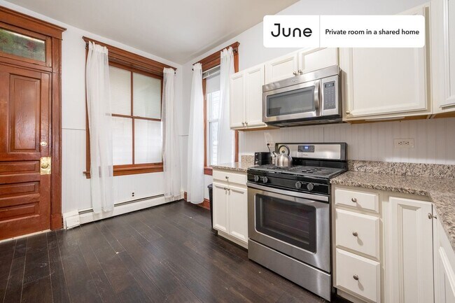 Building Photo - Private bedroom in 3 bed/1 bath Home