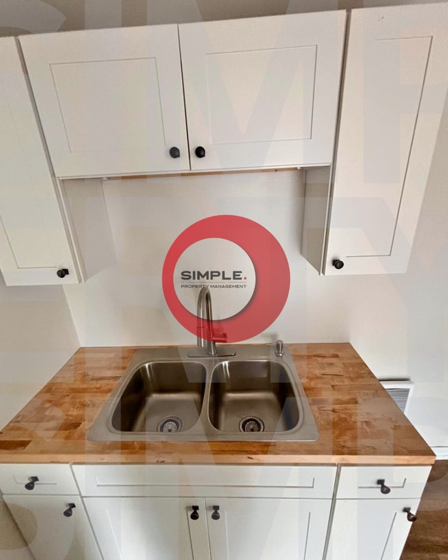 Building Photo - 121 S 12th St